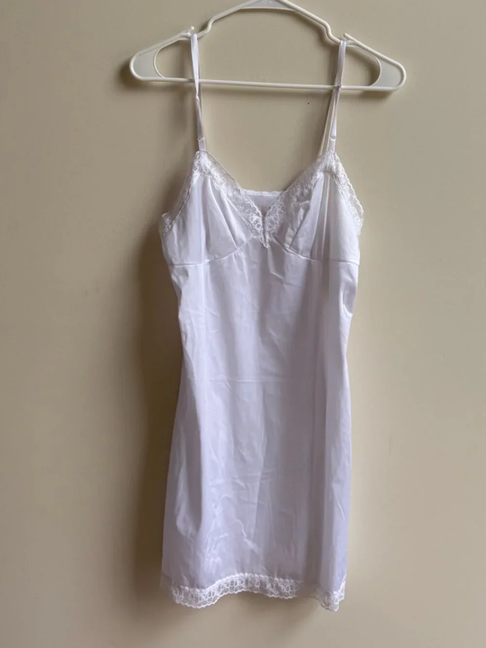 Women's Vanity Fair White Nightgown - Size S (34/18